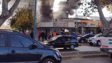 Photo of Videos: voraz incendio en una ferretería en Godoy Cruz